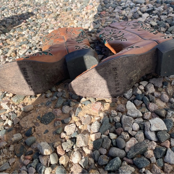 Great cowgirl boots. - Picture 2 of 3